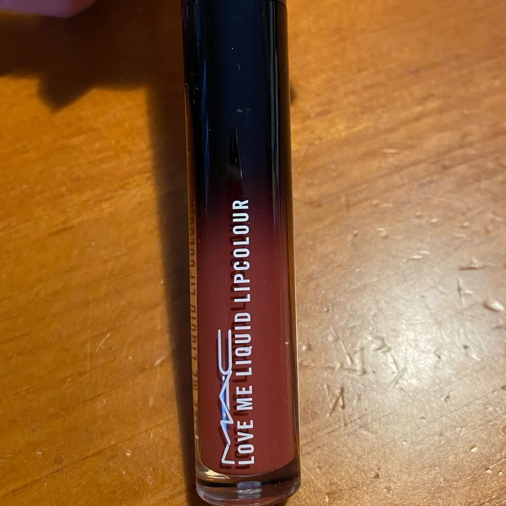MAC Love Me Liquid Lipcolour Bated Breath